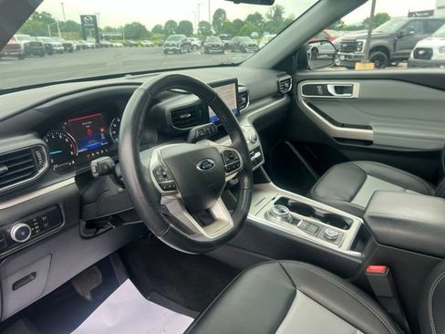 Used 2023 Ford Explorer XLT w/ Equipment Group 202A AWD/4WD image 31