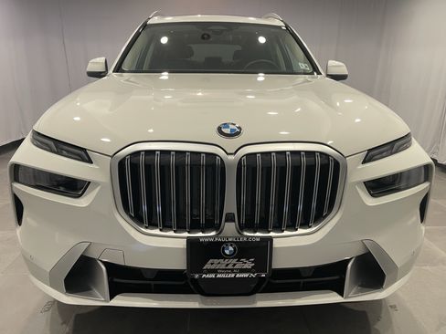 Used 2025 BMW X7 xDrive40i w/ Premium Package image 2