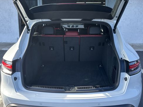 Used 2023 Porsche Macan image 29