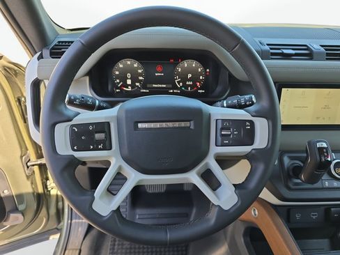 Used 2023 Land Rover Defender 90 S AWD/4WD image 17