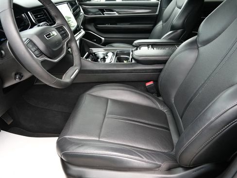 Used 2022 Jeep Wagoneer Series II AWD/4WD image 5