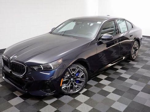 New 2026 BMW 540i xDrive w/ Executive Package image 2