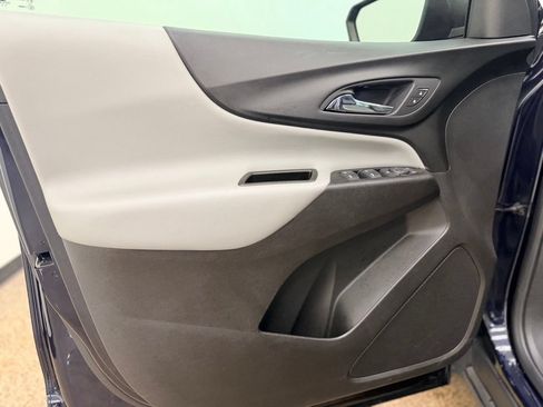 Used 2020 Chevrolet Equinox LS AWD/4WD image 11