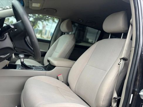 Used 2020 Kia Sedona LX image 8