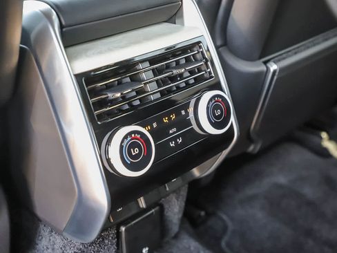 Used 2024 Land Rover Range Rover SV image 21