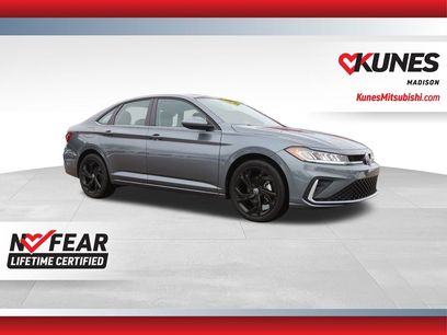 Used 2025 Volkswagen Jetta SE w/ Sunroof Package