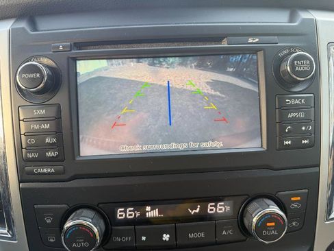 Used 2018 Nissan Titan SL image 17