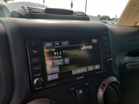 Used 2017 Jeep Wrangler Sport AWD/4WD image 17