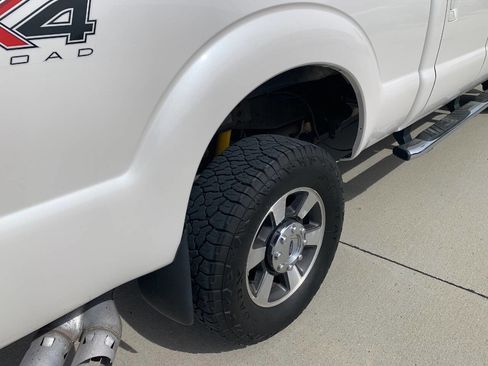 Used 2015 Ford F250 Lariat w/ Lariat Interior Package image 11