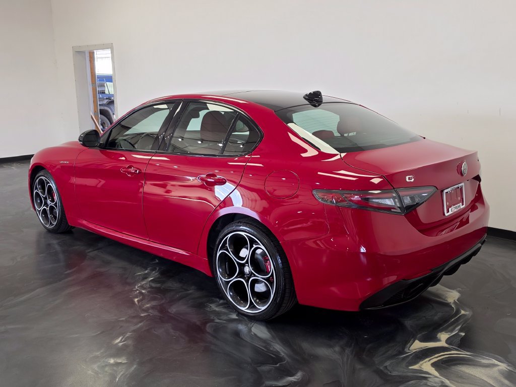 Used 2024 Alfa Romeo Giulia Veloce AWD/4WD image 25