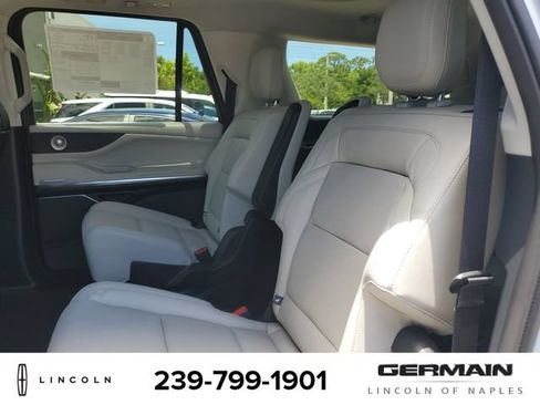 New 2026 Lincoln Navigator L Reserve AWD/4WD image 19