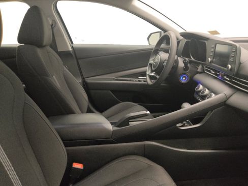 Used 2022 Hyundai Elantra SE FWD image 21