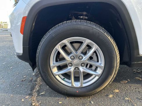 New 2025 Jeep Grand Cherokee L Laredo w/ Luxury Tech Group I image 19