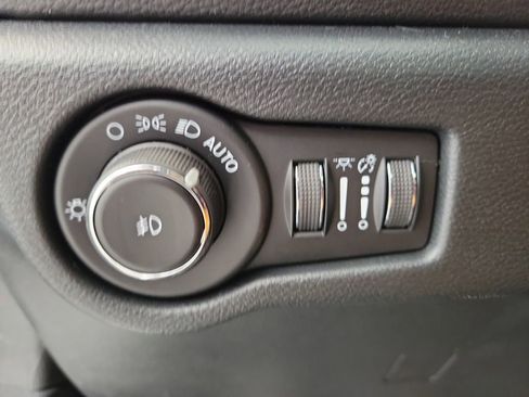 New 2026 Chrysler Pacifica Pinnacle image 12