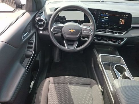 Used 2025 Chevrolet Equinox LT AWD/4WD image 11