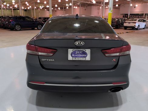 Used 2018 Kia Optima S FWD image 4