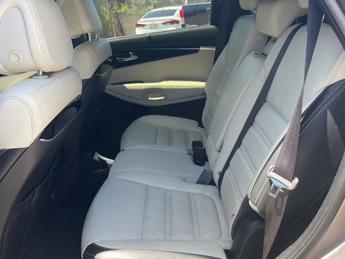 Used 2016 Kia Sorento SX w/ SXL Technology Package FWD image 10
