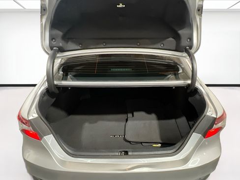 Used 2021 Toyota Camry LE w/ Carpet Mat Package (TMS) FWD image 17