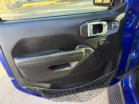 Used 2018 Jeep Wrangler Unlimited Sport S image 16