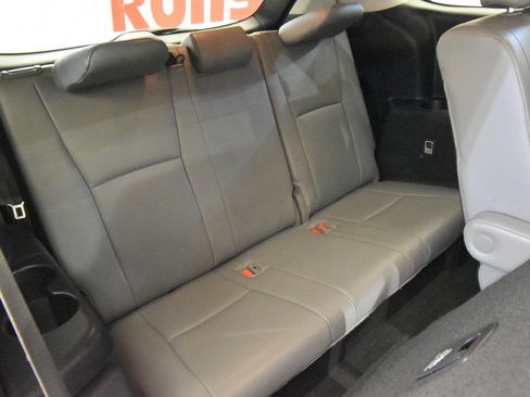 Used 2024 Toyota Highlander XLE image 24