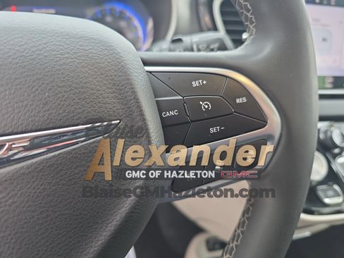 Used 2024 Chrysler Pacifica Touring-L image 20