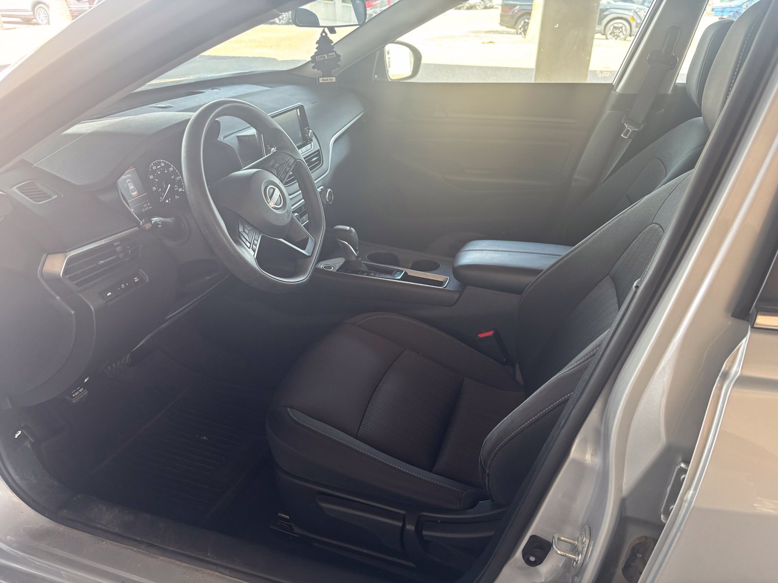 Used 2024 Nissan Altima 2.5 S FWD image 8