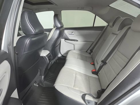 Used 2016 Toyota Camry SE w/ Moonroof Package FWD image 20