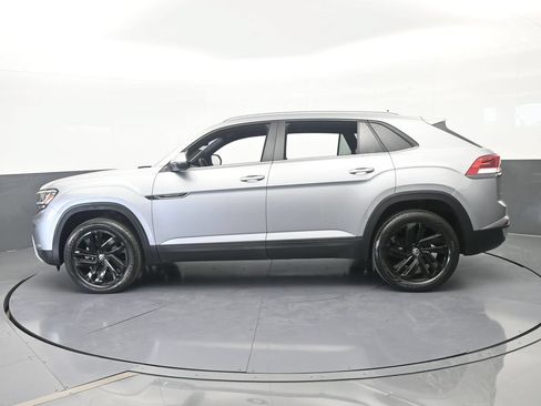 Used 2022 Volkswagen Atlas Cross Sport SE FWD image 3