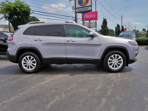 Used 2019 Jeep Cherokee Latitude w/ Popular Appearance Group AWD/4WD image 4