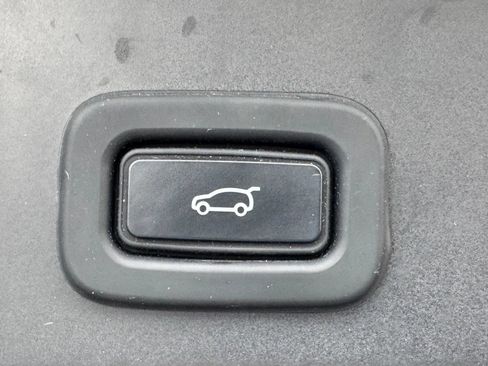 Used 2020 Land Rover Range Rover Evoque SE image 16