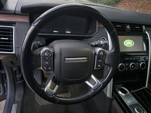 Used 2018 Land Rover Discovery HSE AWD/4WD image 14