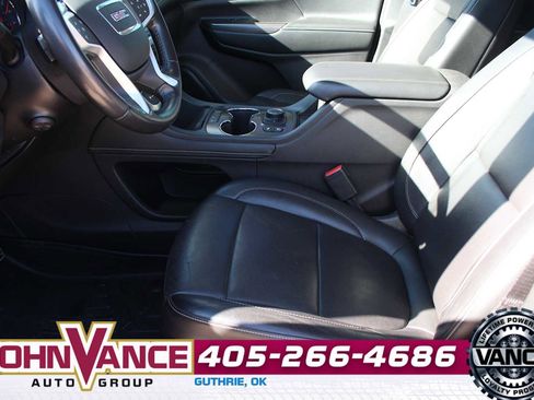 Used 2020 GMC Acadia SLT w/ Driver Alert Package II image 26