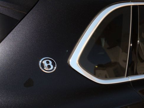 Used 2025 Bentley Bentayga Extended Wheelbase AWD/4WD image 11