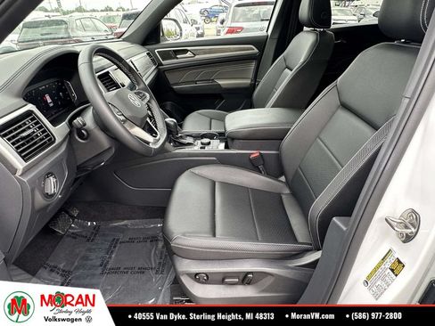 Certified 2023 Volkswagen Atlas Cross Sport SE w/ Panoramic Sunroof Package AWD/4WD image 19