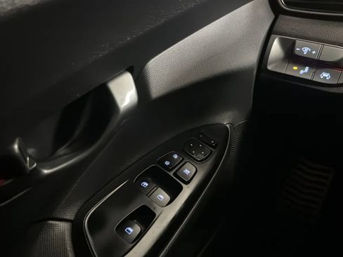 Used 2020 Hyundai Veloster Turbo FWD image 16