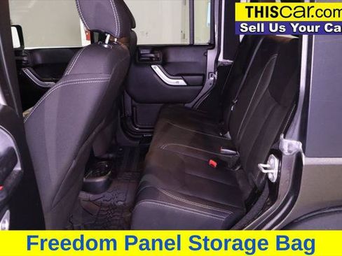 Used 2018 Jeep Wrangler Unlimited Rubicon w/ Connectivity Group AWD/4WD image 24