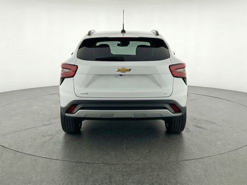 Used 2025 Chevrolet Trax LT w/ LT Convenience Package image 7