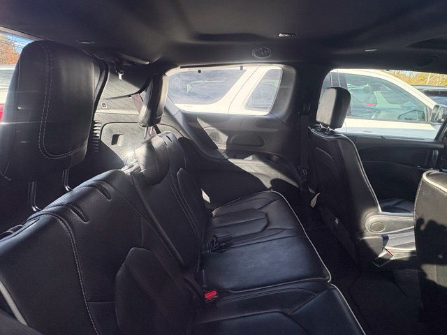 Used 2025 Chrysler Pacifica Limited FWD image 19
