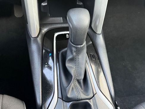 Used 2025 Toyota Corolla Cross LE image 17