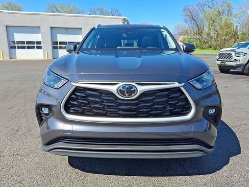 Used 2023 Toyota Highlander XLE AWD/4WD image 5