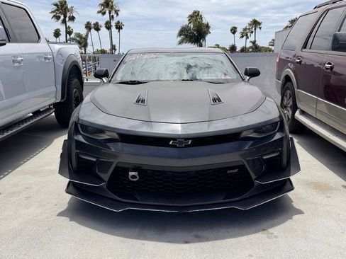 Used 2018 Chevrolet Camaro SS RWD image 2