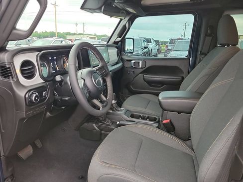 Used 2025 Jeep Wrangler Sport AWD/4WD image 10