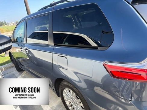 Used 2015 Toyota Sienna XLE Premium FWD image 3