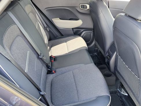 Certified 2025 Hyundai Venue Limited FWD image 15
