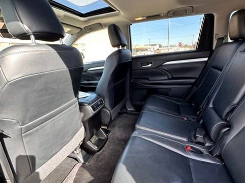 Used 2017 Toyota Highlander XLE image 27