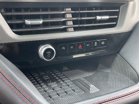 Used 2025 Ford Explorer ST-Line w/ Premium Package image 25