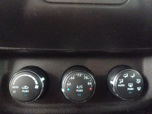 Used 2017 Jeep Wrangler Unlimited Sahara AWD/4WD image 22