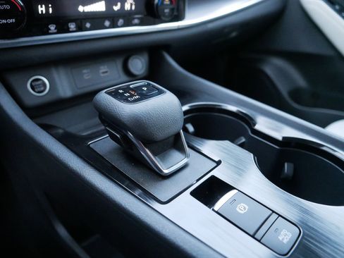 Certified 2023 Nissan Rogue SV image 24