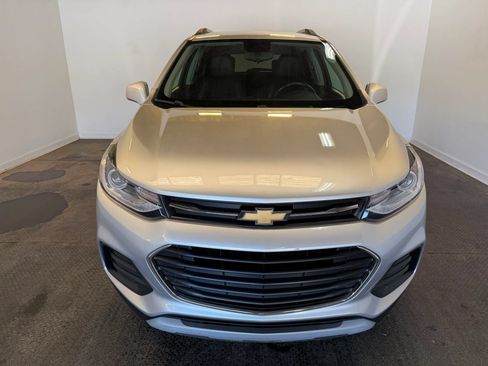 Used 2019 Chevrolet Trax LT w/ LT Convenience Package FWD image 3
