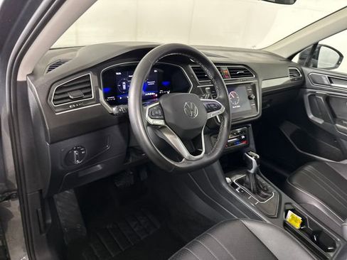 Used 2024 Volkswagen Tiguan SE image 13